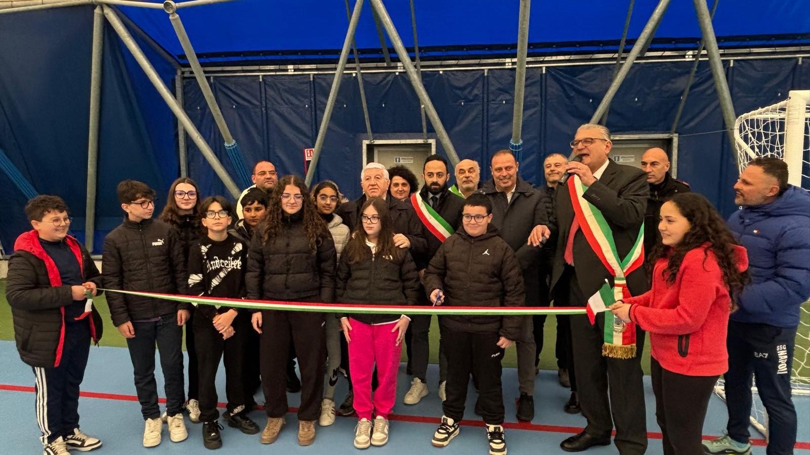 INAUGURATO A GRUMENTO NOVA IL NUOVO PALAZZETTO DELLO SPORT 